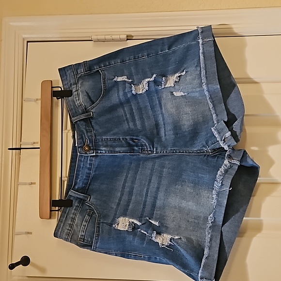 Chic Soul NWOT Light blue Denim shorts Size 2x - Picture 2 of 8